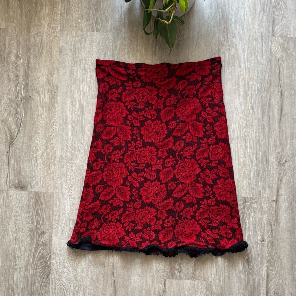 Vintage y2k Red & Black Floral Lace knee Length Skirt